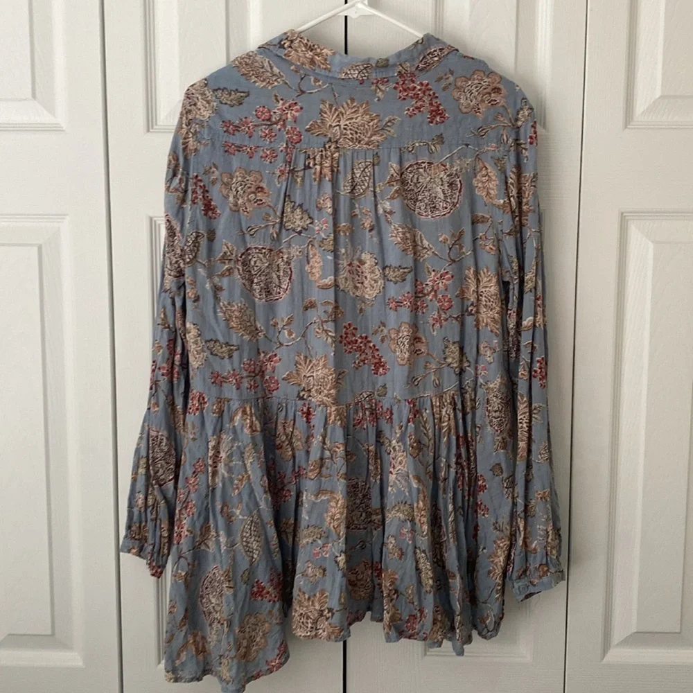 Easel Button down - Picture 4 of 5